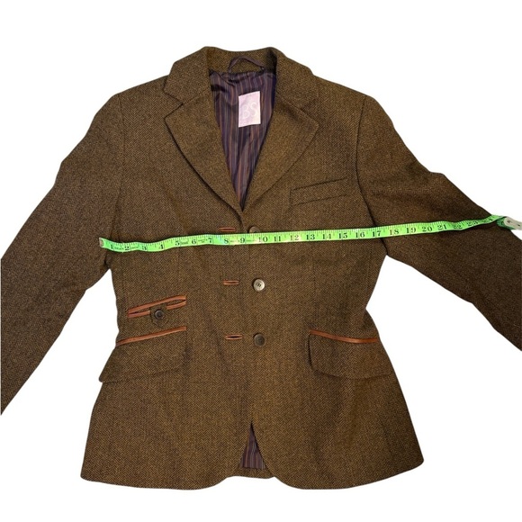 Elegant Women's Tan Tweed Blazer - Picture 13 of 14